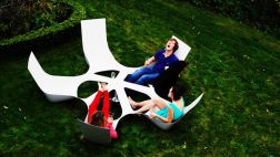 Bottlebench, el mueble creado para beber con los amigos en casa