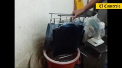 Con balde y ventilador revelan placas en este centro de salud
