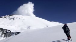 Instalarán cámara para monitorear actividad de volcán Sabancaya