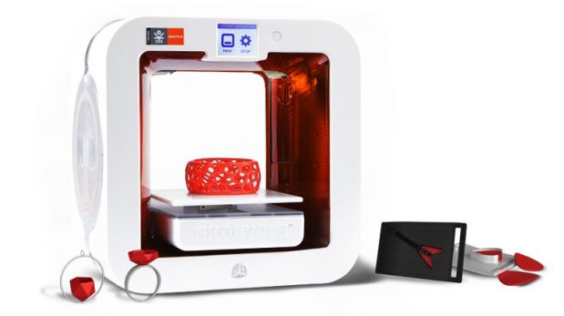 Convierte botellas usadas en útiles cosas con esta impresora 3D