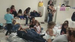 Trasladan a familias migrantes a California para ser procesados