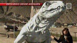 Construyen parque de dinosaurios en distrito sin agua potable