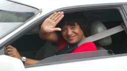 Esposa de Carlos Vílchez lo acusa de agresiones y él lo niega