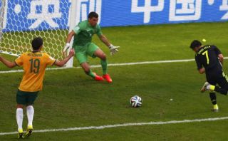 David Villa anotó un golazo en su despedida de la 'Roja'