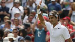 Federer debutó arrollando a Lorenzi y avanzó en Wimbledon