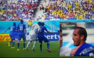 Suárez volvió a morder: esta vez en el hombro a Chiellini