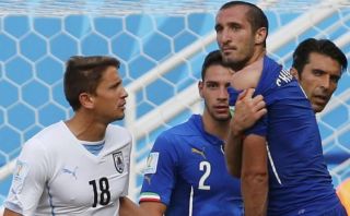 Chiellini: "Suárez me ha mordido, debió ser expulsado"