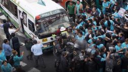 Enfermeras se enfrentaron a la policía en el Cercado de Lima