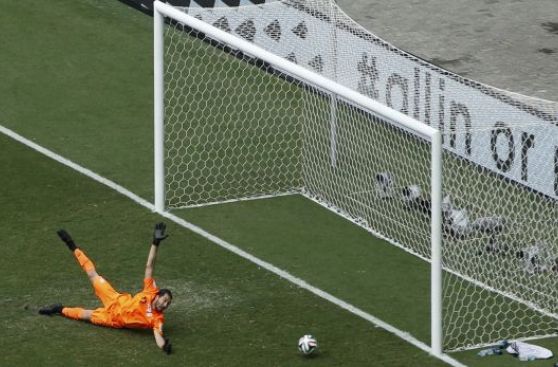 Bosnia ganó 3-1 a Irán y ambos se despidieron de Brasil 2014