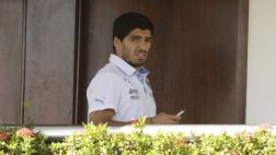 Uruguay ante la FIFA: "Suárez tropezó, fue jugada casual"