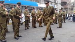 Carabinero baila como Michael Jackson