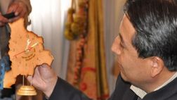 Chile protesta por reloj con mapa boliviano que incluye mar