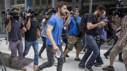 Shia LaBeouf salió en libertad tras ser detenido en un teatro