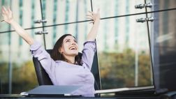 Seis formas de mantenerte positiva en el trabajo