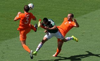 Holanda vs. México: la peligrosa jugada que pudo ser penal