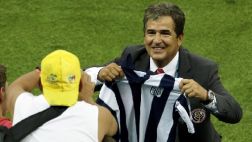 Pinto posó con camiseta de Alianza al final del triunfo épico