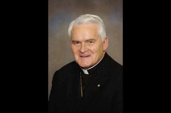 Australia: justicia acusa a obispo católico de abusar de menor