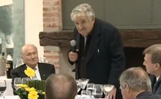 En el 2012 Mujica le deseó a Blatter largos años y larga vida