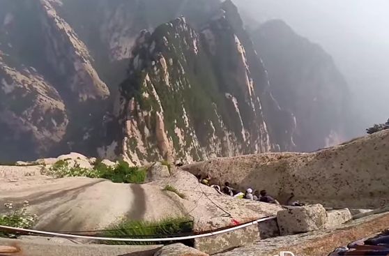 VIDEO: Así realizan la escalada en roca más mortal del mundo