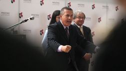 Oposición pide renuncia de Urresti tras denuncia de asesinato