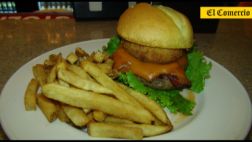 Conoce cómo se prepara una hamburguesa Legendaria
