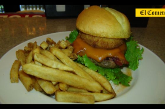 Conoce cómo se prepara una hamburguesa Legendaria