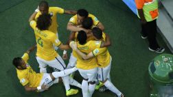 ¡Plop! Neymar se cayó por celebrar gol de Brasil a Colombia