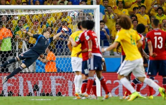 Brasil venció a Colombia 2-1 y está en semifinales del Mundial
