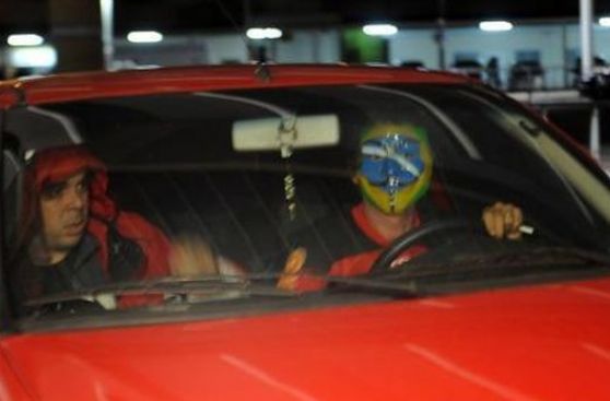 Peligroso barrabrava expulsado llegó disfrazado a Argentina