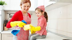 ¿Mamá ama de casa? Esto determinaría la profesión de las hijas