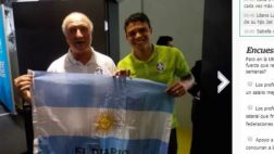 Scolari posó con bandera argentina que le dio suerte