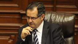 Congresista Falconí se inscribió como candidato en Arequipa