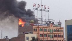 Incendio afectó último piso de un hotel en El Agustino