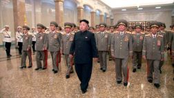 Kim Jong-un sorprende al aparecer cojeando en la TV norcoreana