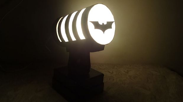 DIY: Crea una divertida lámpara de Batman para tus pequeños