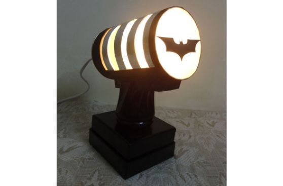 DIY: Crea una divertida lámpara de Batman para tus pequeños
