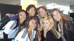 Holanda vs. Argentina: novias apoyan a argentinos en tribunas