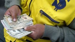 El dólar sube pero la bolsa limeña cae en primeras operaciones