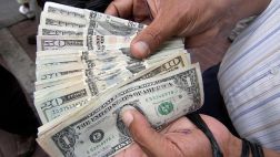 El dólar sube pero la bolsa limeña baja en la apertura