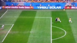 El polémico penal que el árbitro concedió a Holanda ante Brasil