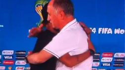 ¿Neymar interrumpió conferencia de Scolari para decirle adiós?