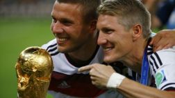 Podolski se tomó 'selfies' con la Copa del Mundo