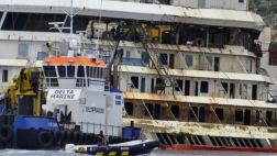 Reflotan El Costa Concordia, tras dos años de su hundimiento