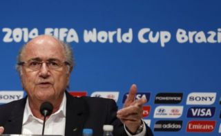 Blatter cree que sanción a Luis Suárez fue "muy severa"