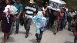 Entierran a niño que viajó a EE.UU. para curar a su madre