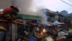 Incendio consume un inmueble de material rústico en SMP