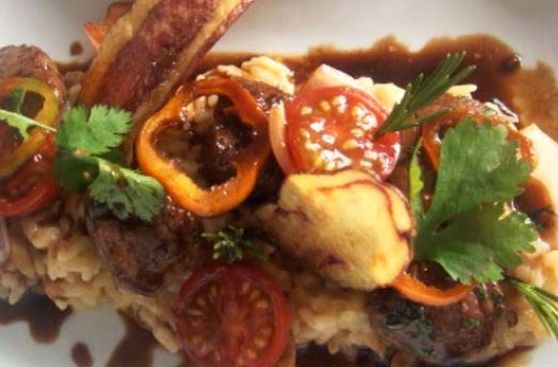 Rodrigo Conroy enseña a preparar un risotto con lomo saltado