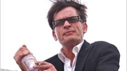 Difunden video de Charlie Sheen en estado de ebriedad