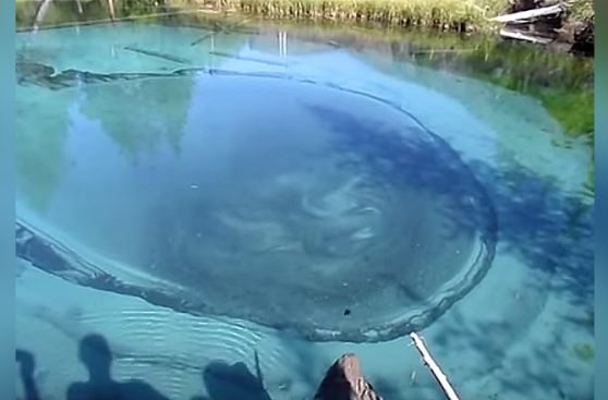 VIDEO: Captan espectacular 'lago viviente' en región de Rusia