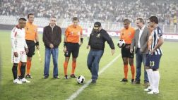 Daniel Urresti dio el 'play de honor' en el U vs Alianza Lima